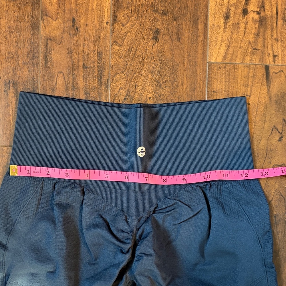 Halara Seamless Flow High Waisted Tummy Control Butt Lifting  Legging Large 7/8 - Picture 3 of 7